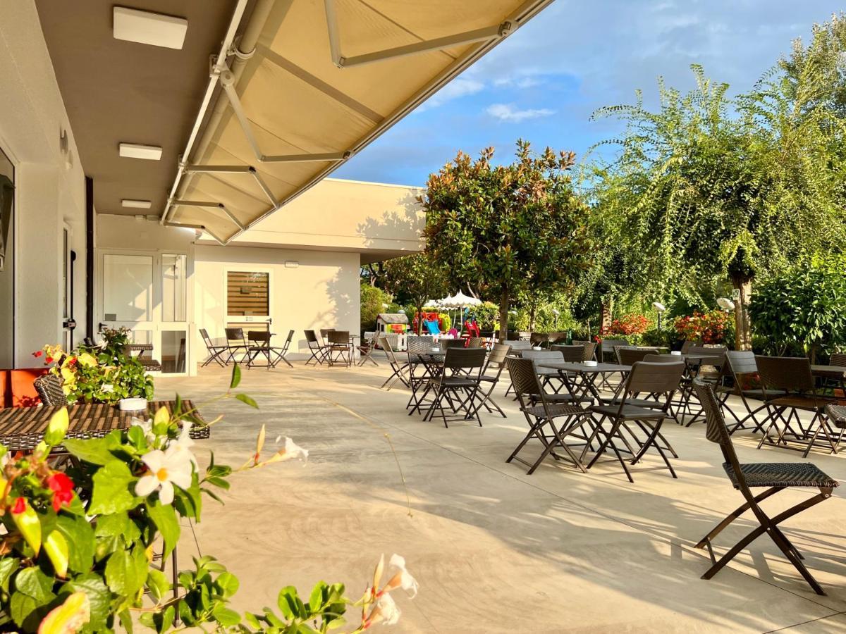 Hotel Old River Lignano Sabbiadoro Eksteriør bilde
