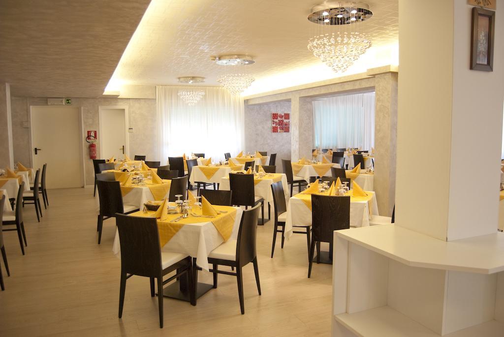 Hotel Old River Lignano Sabbiadoro Eksteriør bilde